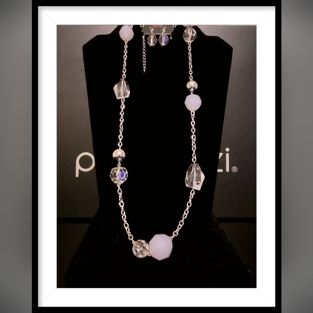 Paparazzi Jewelry Royal Roller Necklace and Earring Set.